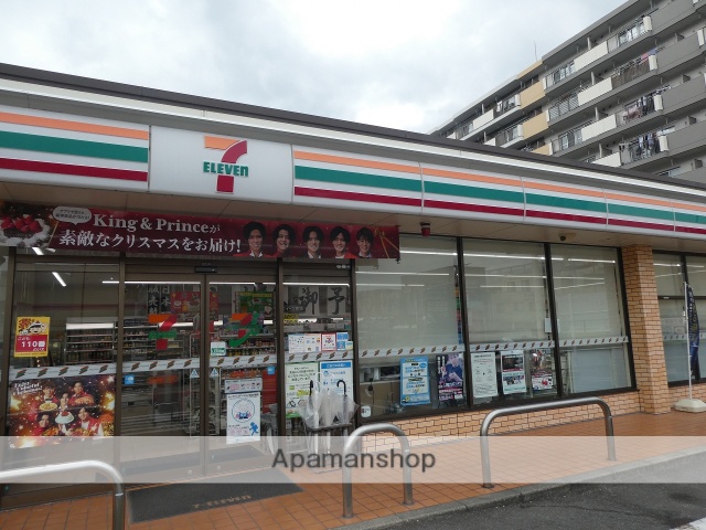 コンビニ　セブンイレブン（コンビニ）まで886m