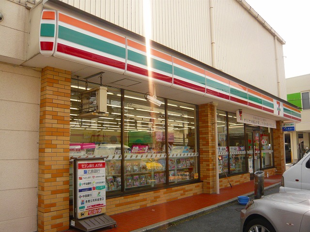 コンビニ　セブンイレブン広島戸坂中町店（コンビニ）まで593m