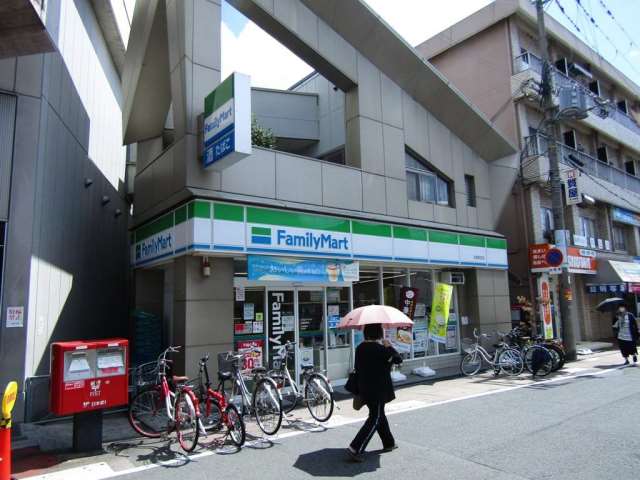 コンビニ　ファミリーマート（コンビニ）まで375m