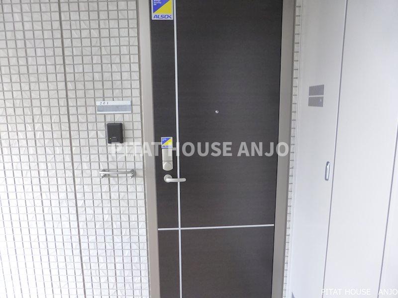 玄関　同物件別部屋