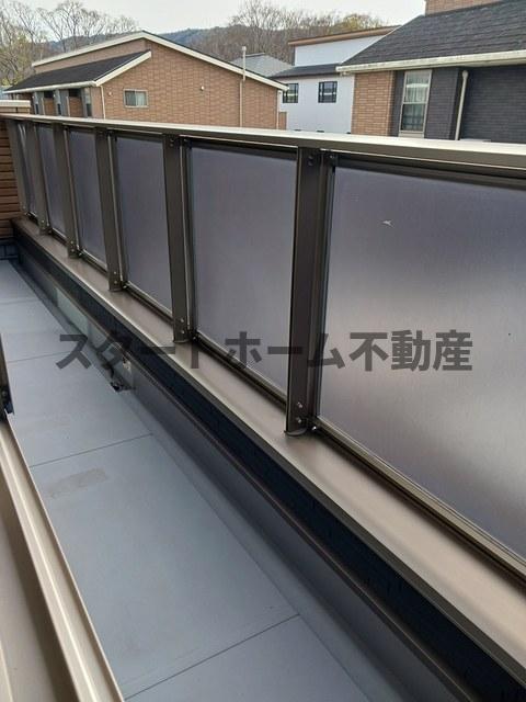 バルコニー　バルコニーからの眺めを楽しみながら食事をしませんか