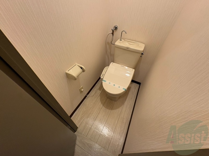 トイレ　こちらはトイレです。清潔感があり、安心して使用できます。