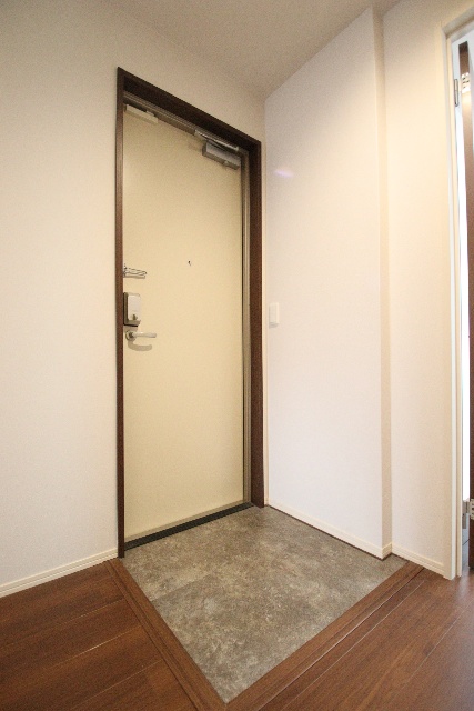 玄関　※別室の参考写真の為、現況優先です。