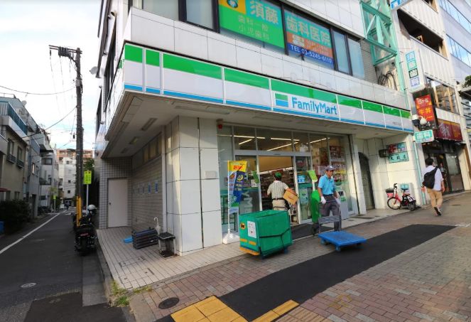 コンビニ　ファミリーマート木場五丁目店（コンビニ）まで136m