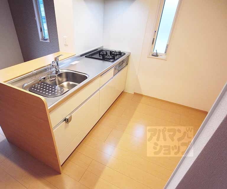 キッチン　キッチン周辺も広く圧迫感がありません・