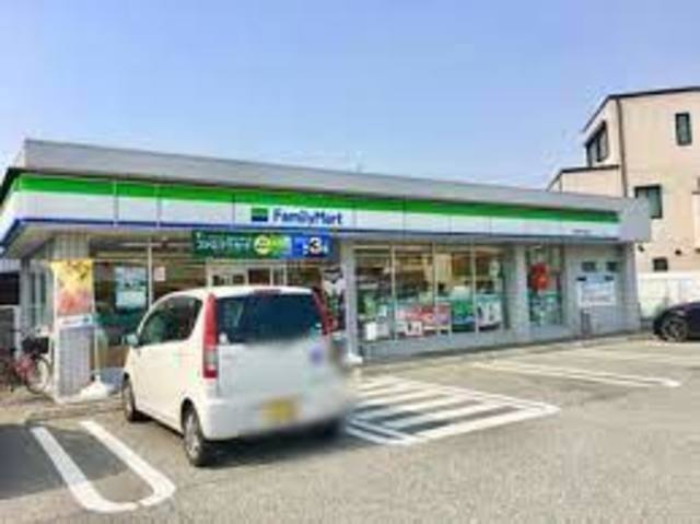 コンビニ　ファミリーマート明石東二見店（コンビニ）まで753m
