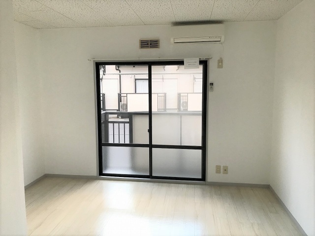 ＪＲ山陽本線 寺家駅 徒歩15分 2階建 築34年の居間写真