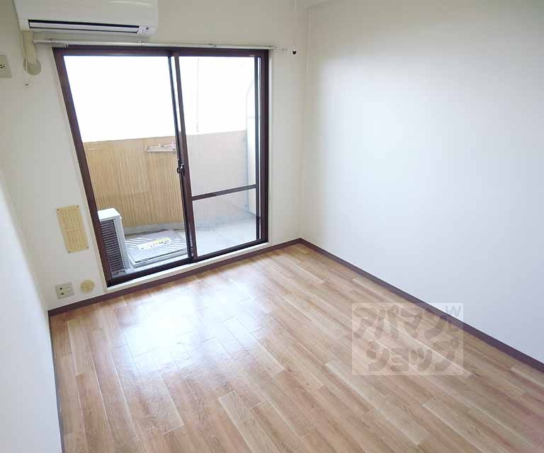 居室・リビング　洋室５．５帖のお部屋です。