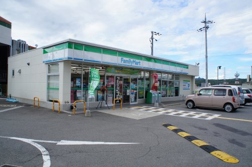 コンビニ　ファミリーマート八景店（コンビニ）まで545m