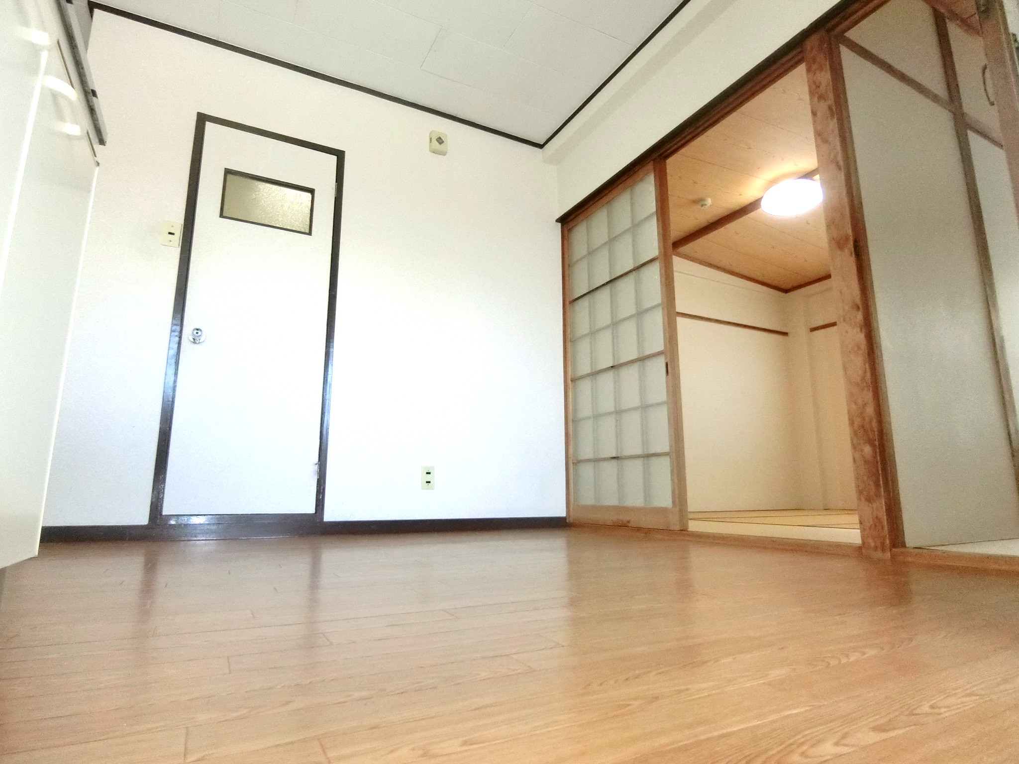 その他設備　明るいダイニングキッチンです☆