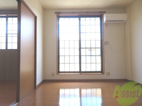 居室・リビング　明かりの入りやすい、南向きのお部屋です。