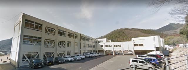 中学校　たつの市立新宮中学校（中学校）まで1400m