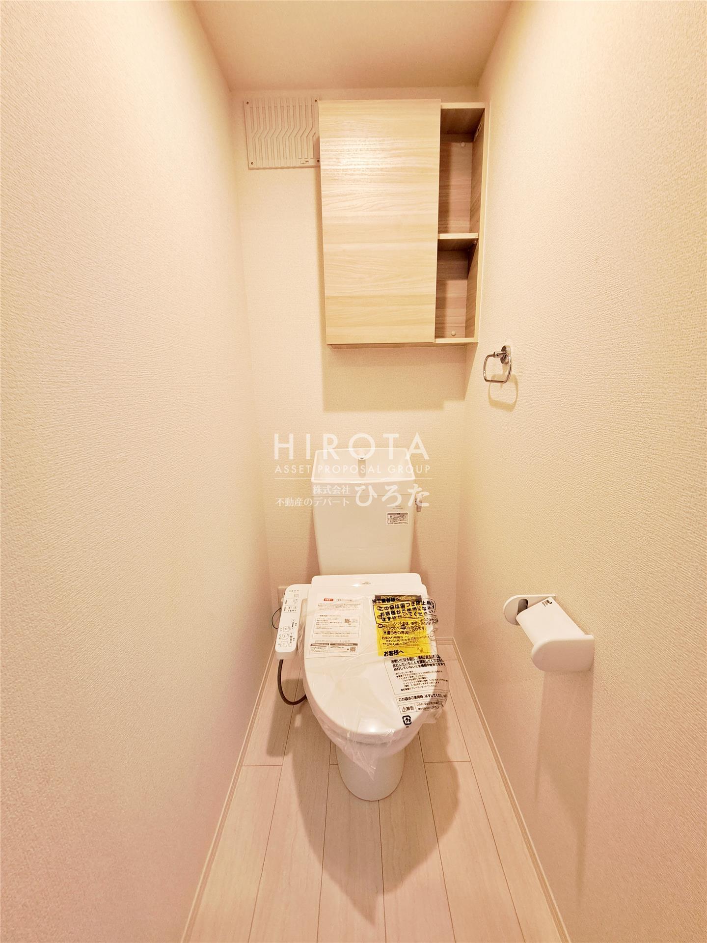 トイレ　※モデルルーム写真の為、入居時家具・備品等はついてきません※