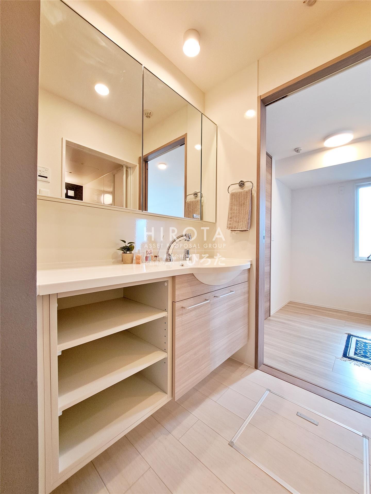 洗面設備　※モデルルーム写真の為、入居時家具・備品等はついてきません※