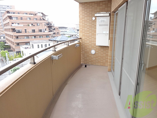 バルコニー　南向きなので日当たりは良すぎます！