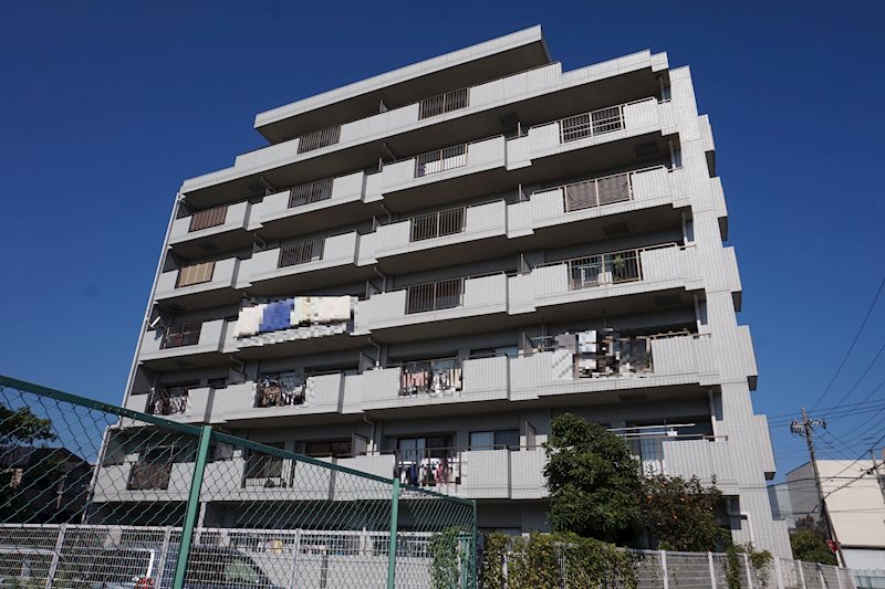 建物外観　与野本町駅徒歩7分（560ｍ）で通勤通学に便利