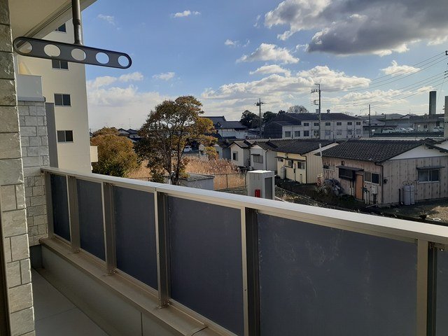 バルコニー　暖かな日差しのふりそそぐバルコニー