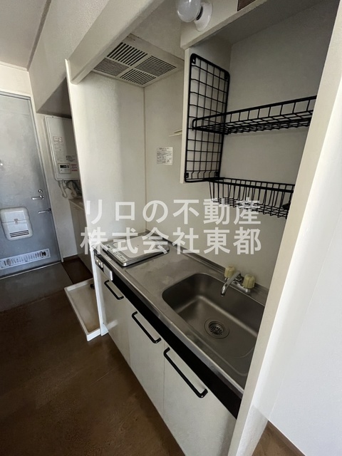 キッチン　キッチンは収納付！調理器具など必要な物を収納できます☆