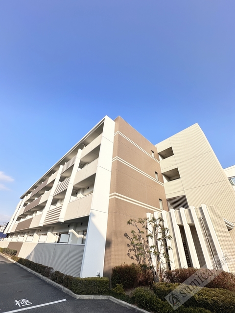 建物外観　優しい色をした落ち着いた外観♪♪