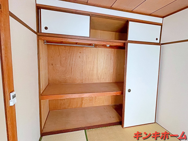 収納　写真は別のお部屋です。現況を優先ください。