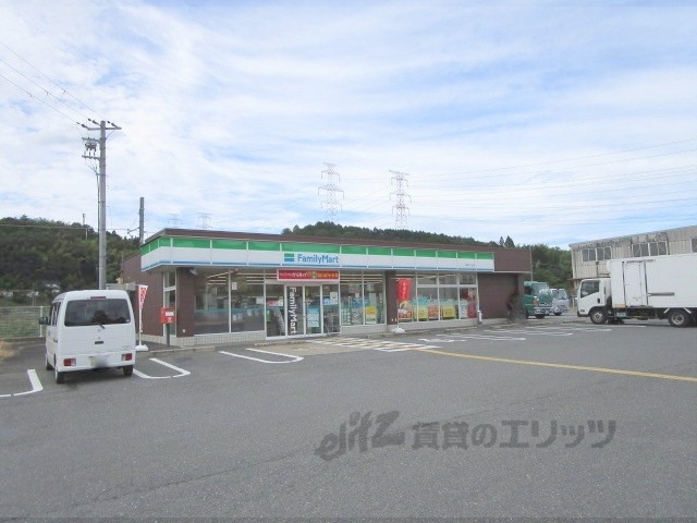コンビニ　ファミリーマート綾部下八田店（コンビニ）まで140m