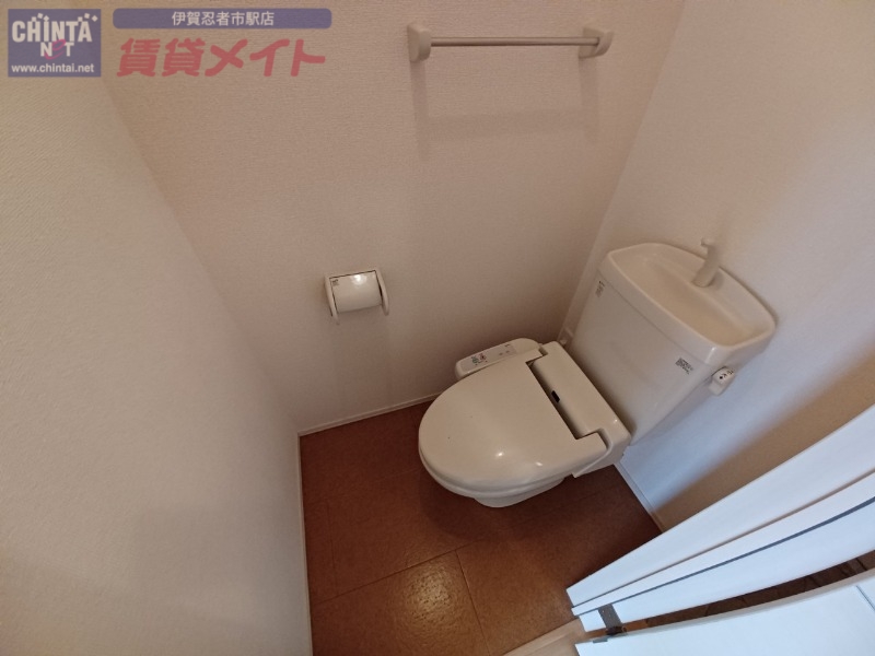 トイレ　同物件別室反転タイプ画像
