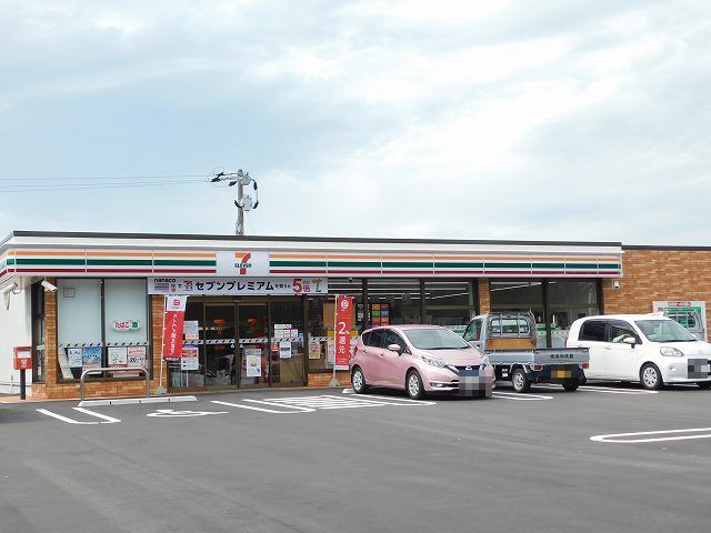コンビニ　セブンイレブン（コンビニ）まで800m