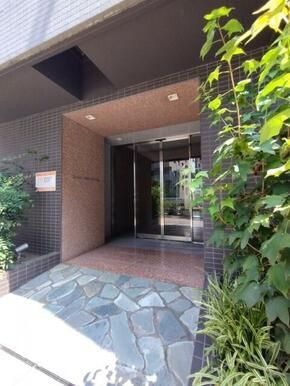 エントランス　クレイシア新大塚　豊島区南大塚3