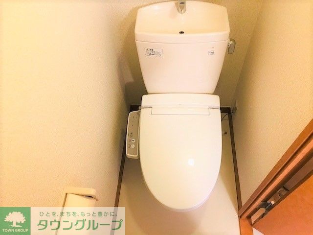トイレ　温水洗浄便座です。