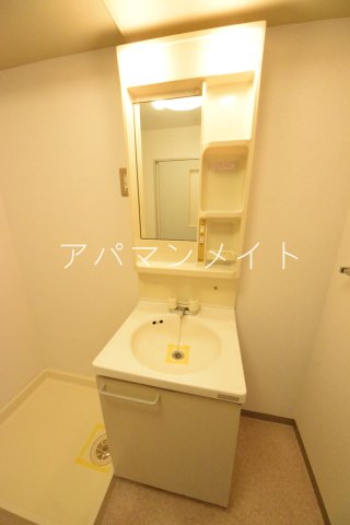 洗面設備　使いやすい洗面台です