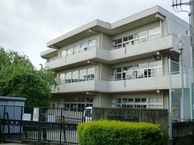 小学校　四街道市立四和小学校（小学校）まで518m