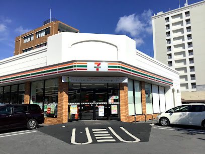 コンビニ　セブン-イレブン 那覇新都心公園前店（コンビニ）まで225m