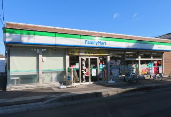 コンビニ　ファミリーマート（コンビニ）まで331m
