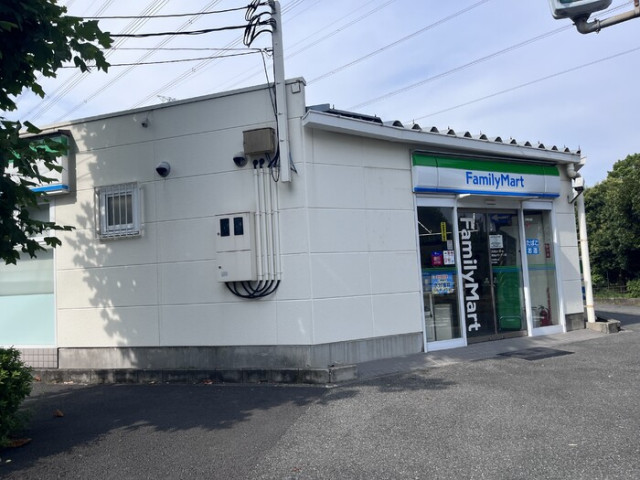 コンビニ　ファミリーマート港南台ガーデン店（コンビニ）まで340m