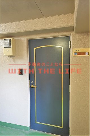 玄関　収納もある玄関です