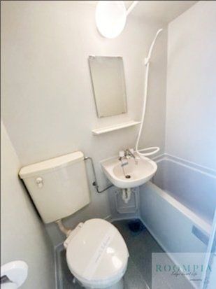 バス・シャワールーム　※同タイプの別のお部屋です。