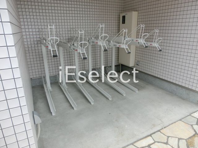 駐車場　自転車はこちらに