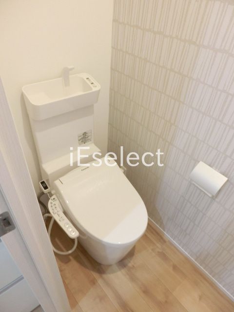 トイレ　ウォシュレット付で快適ですね」