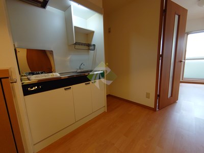 キッチン　※参考写真です。同じ間取りの別部屋になります。