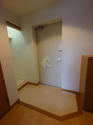 玄関　※参考写真です。同じ間取りの別部屋になります。