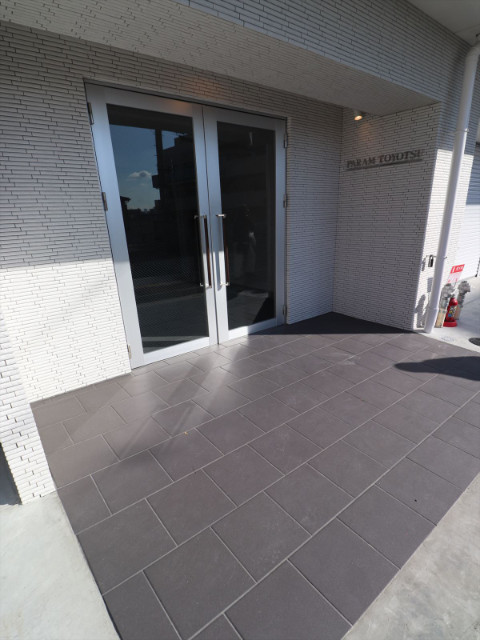 エントランス　オートロック付きで安心です
