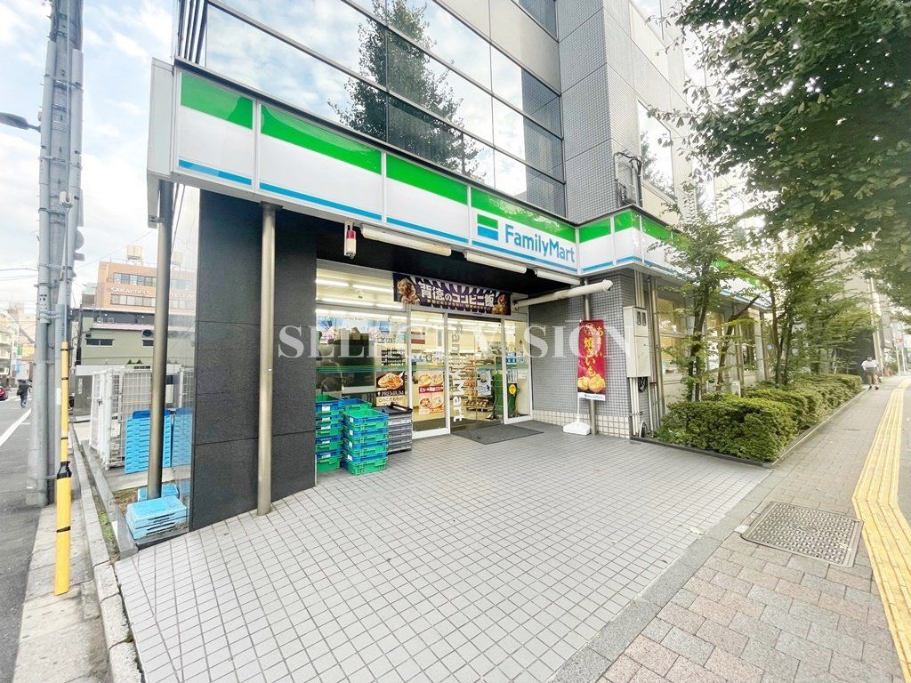 コンビニ　ファミリーマート江戸川橋駅西店（コンビニ）まで110m