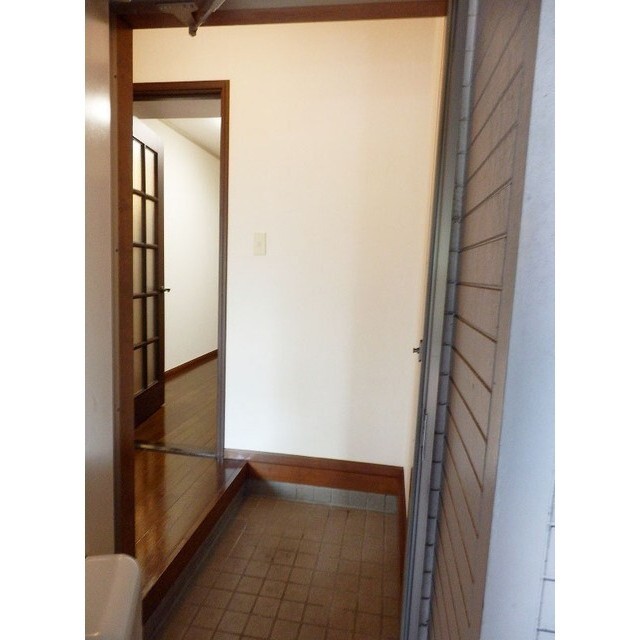 玄関　※別部屋参考写真です