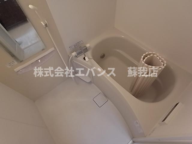 バス・シャワールーム　コンパクトで使いやすいお風呂です