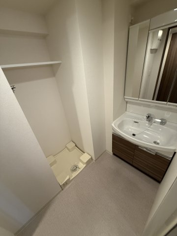 洗面設備　※写真は同じマンションの違う部屋のものになります。
