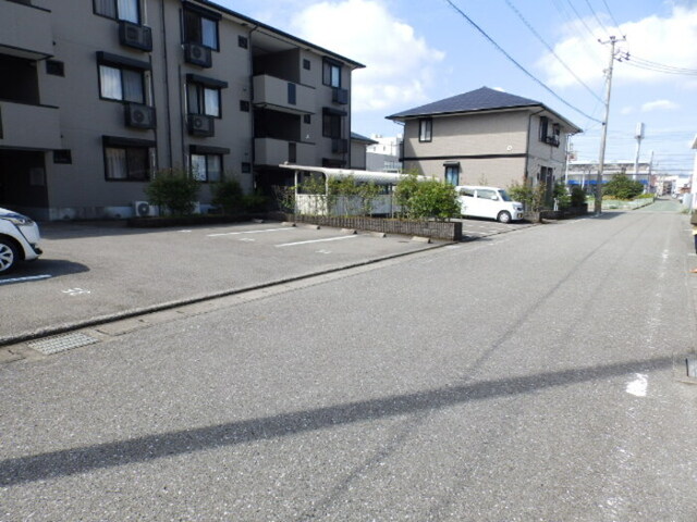 ロビー　北側前面道路