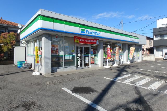 コンビニ　ファミリーマート（コンビニ）まで360m