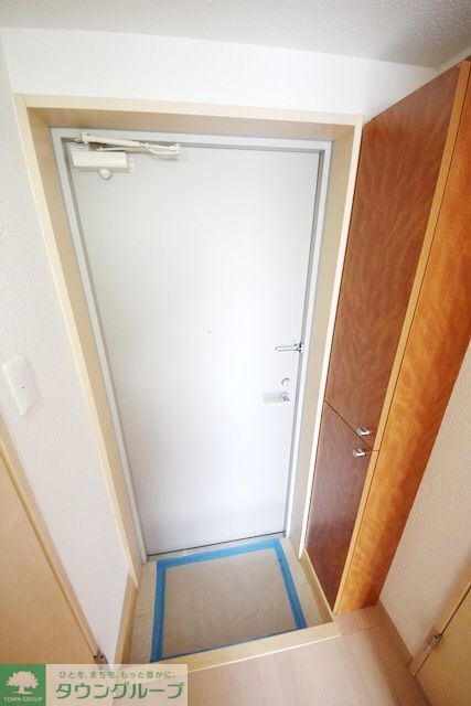 玄関　同物件別部屋写真