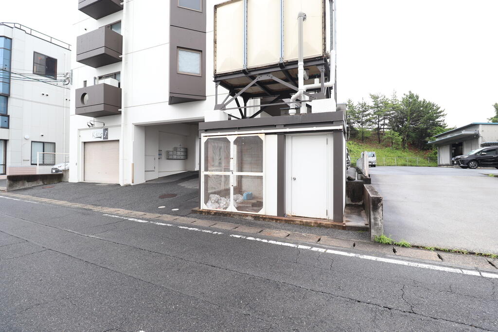 その他　敷地内にゴミ置き場もあってとても便利♪♪