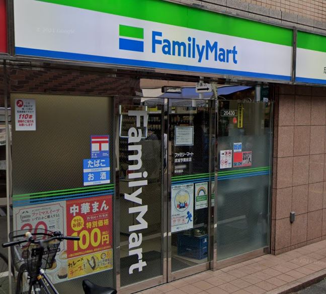 コンビニ　ファミリーマート 成城学園前店（コンビニ）まで685m